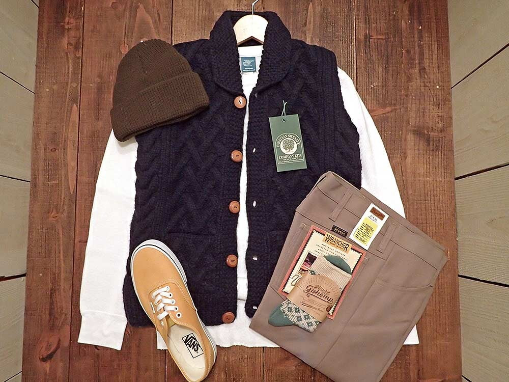 CANADIAN SWEATER Wood ButtonVest