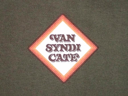 【VAN SYNDICATE】VAN’S VIBES ONLY TEE(ひし形)